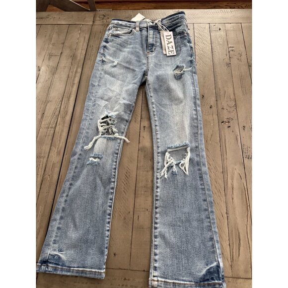 NWT DAZE Denim Shy Girl High Rise Crop Flare Jeans in Power Trip Distressed 25 - Picture 1 of 4
